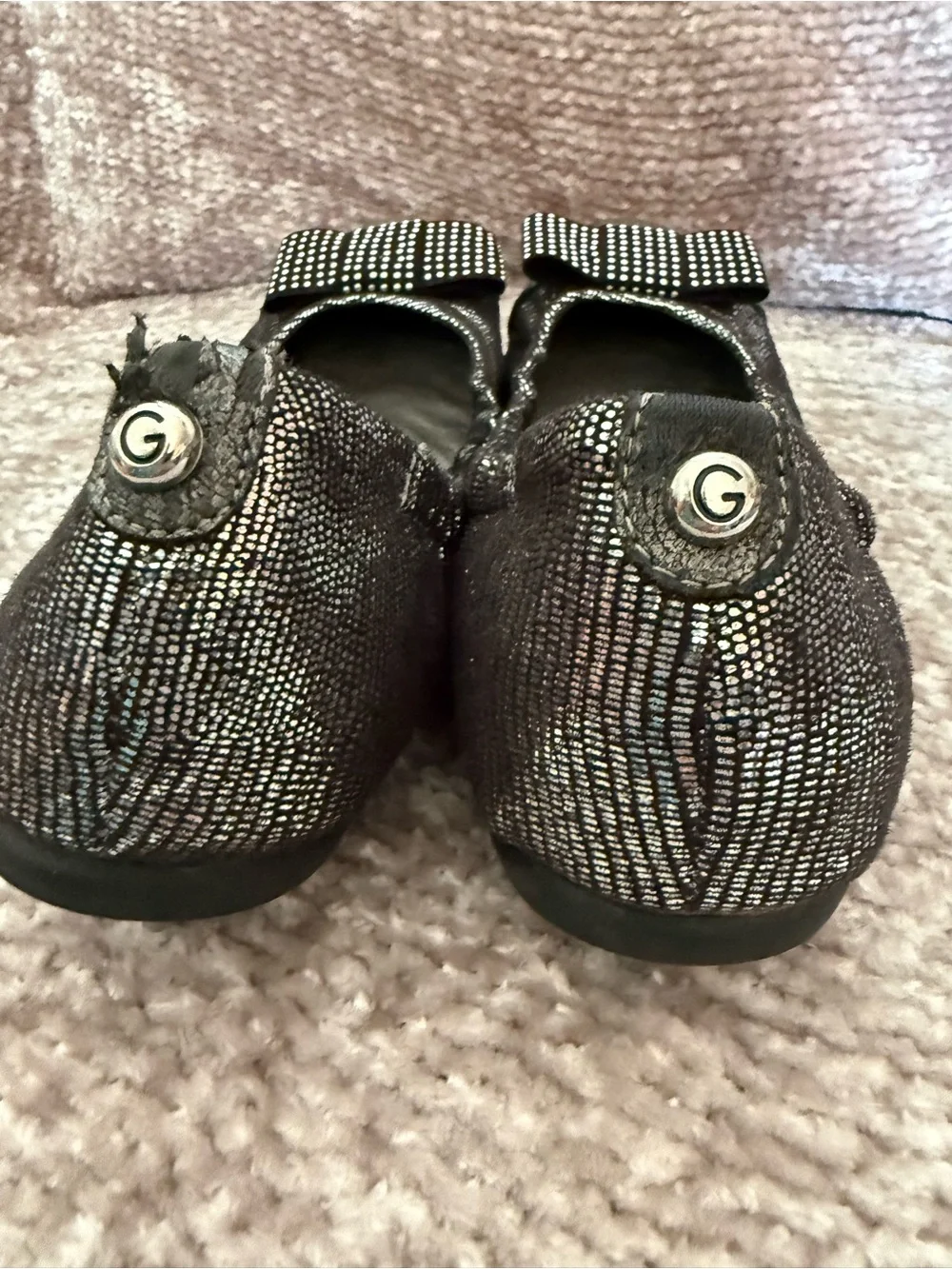 Guess Ballet Flats 7.5 Charcoal Gray Black Silver Cinched Sides And Toe Bow